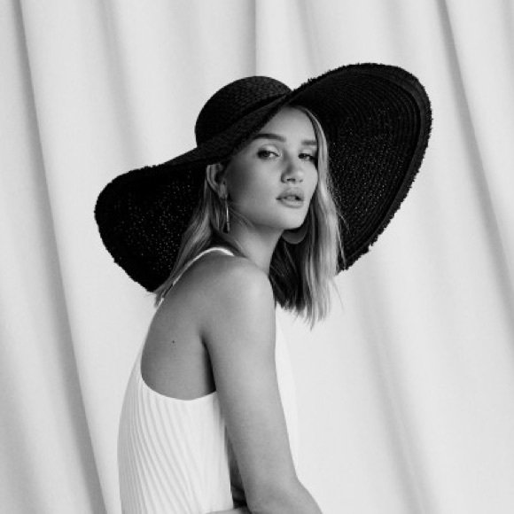 NWOT BCBG Max Azria Cap Sun Hat White Ribbon Band - Picture 2 of 4